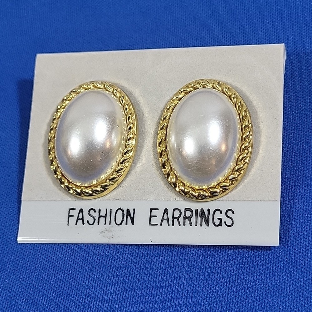 Vintage 90s Fashion Earrings Lucite Pearl Cameo Style Gold-Tone Statement Posts